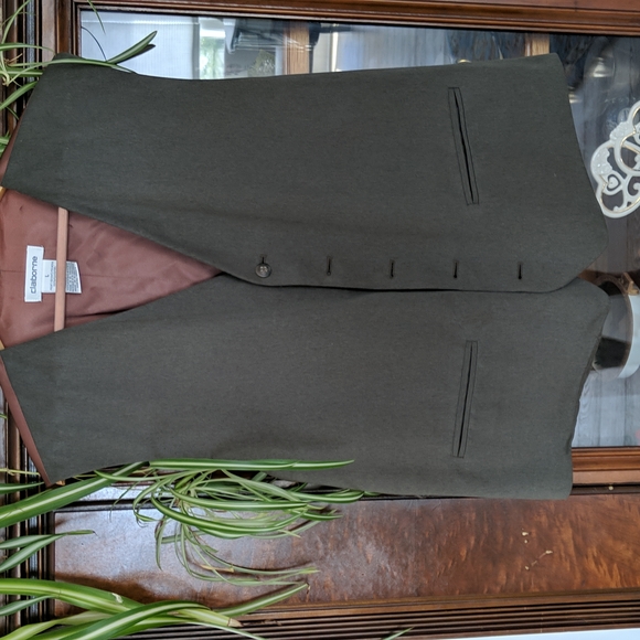 Vest - Picture 1 of 3